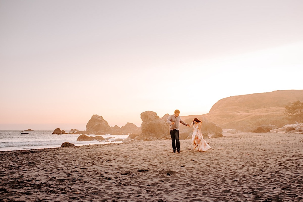 Sunset engagement photos on Oregon coast