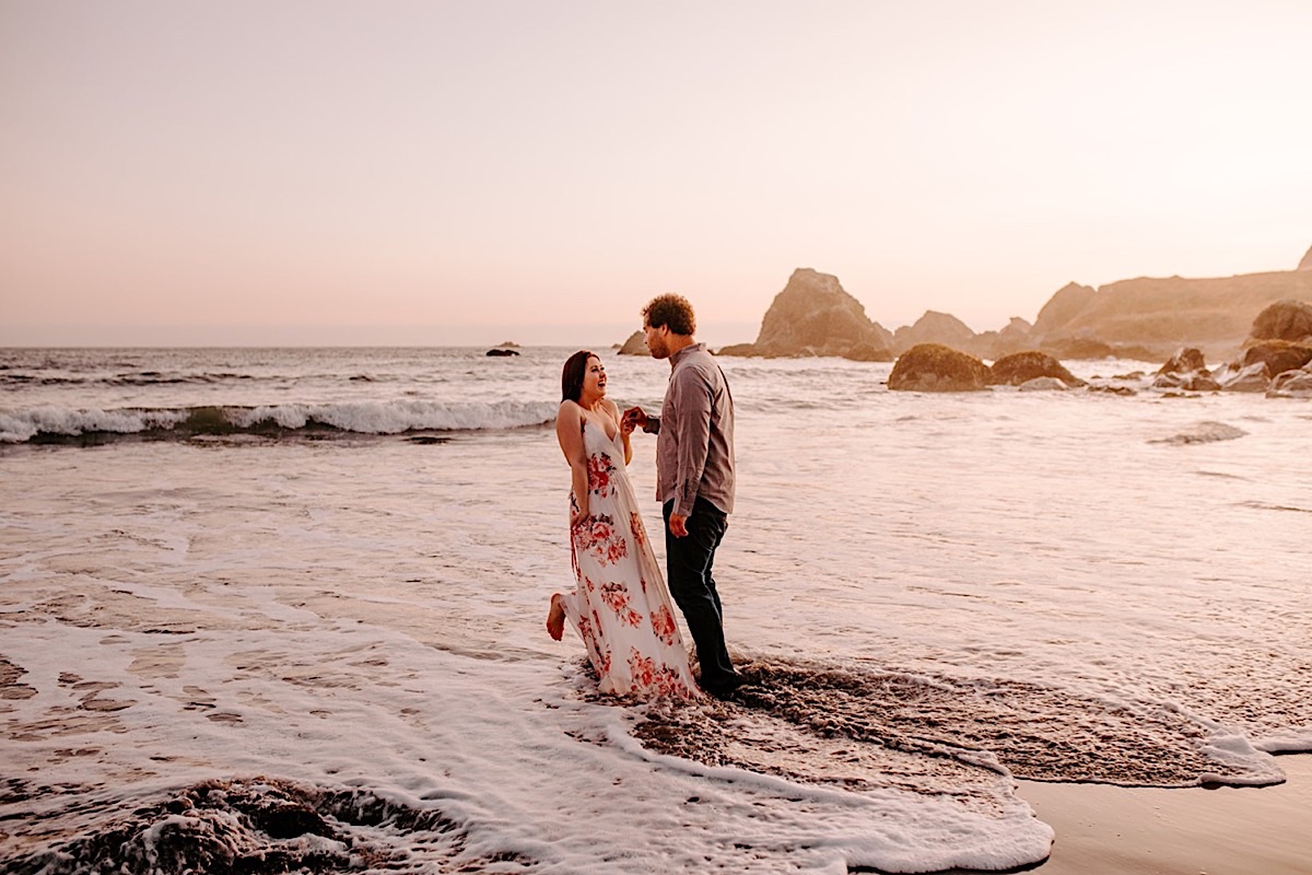Sunset engagement photos on Oregon coast