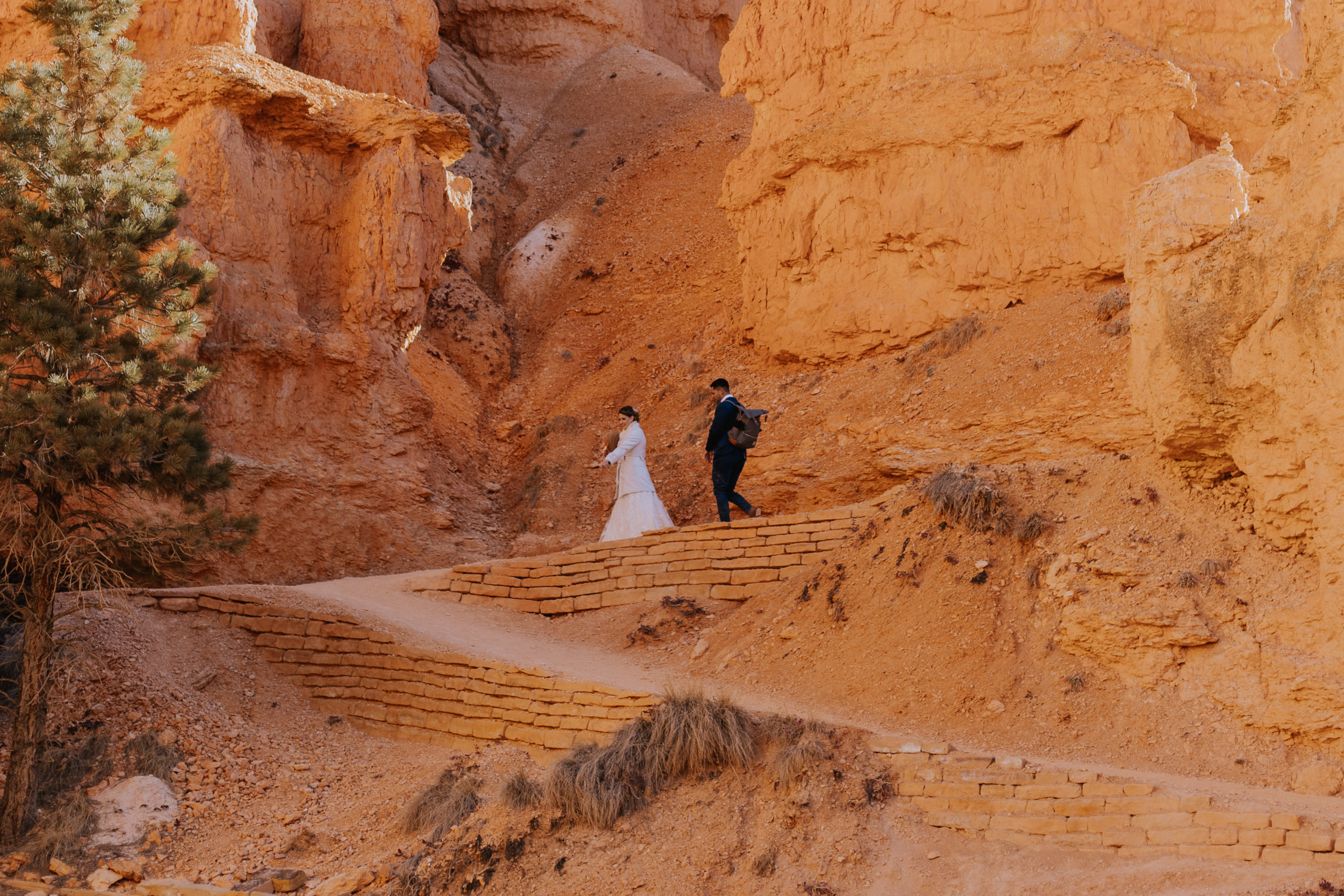kim and jose hiked queens garden trail for their bryce canyon elopement